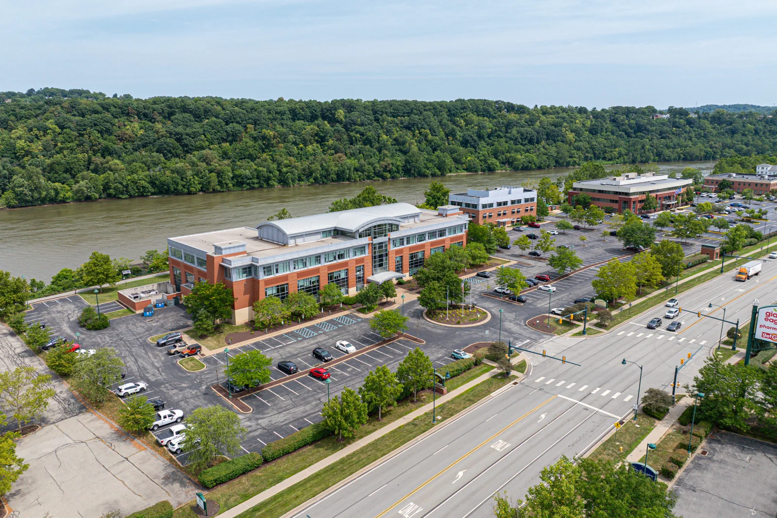 385-395 East Waterfront — Lease in Homestead, PA, photo 1 of 8