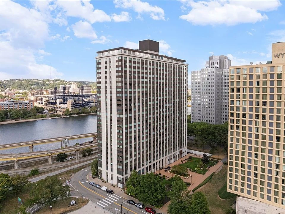 Gateway Towers - Suite 200 — Lease in Pittsburgh, PA, photo 1 of 8