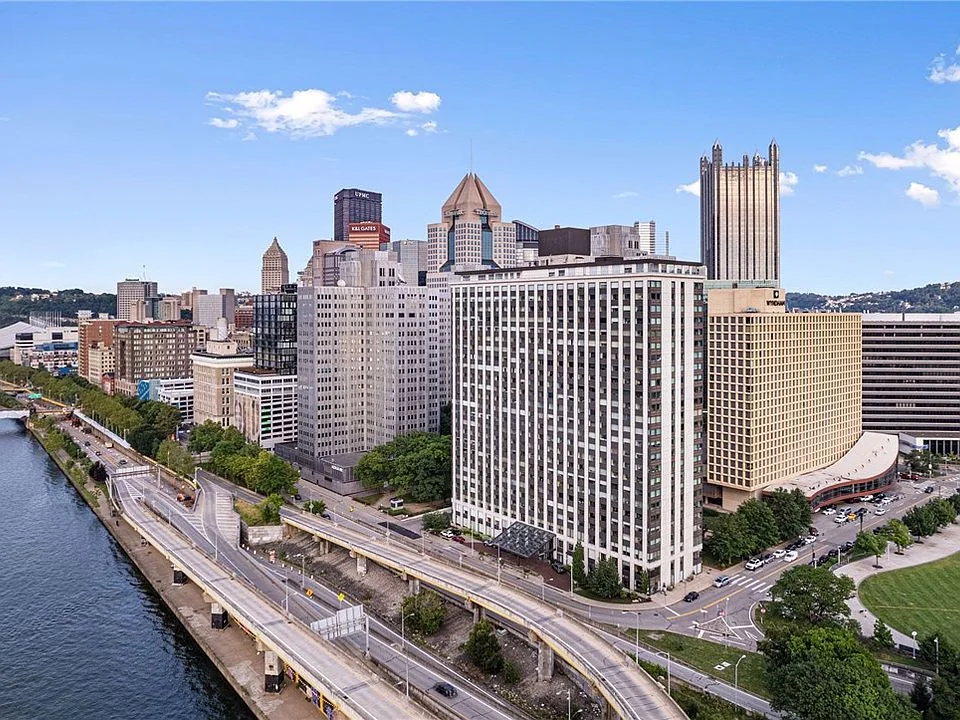 Gateway Towers - Suite 200 — Lease in Pittsburgh, PA, photo 2 of 8