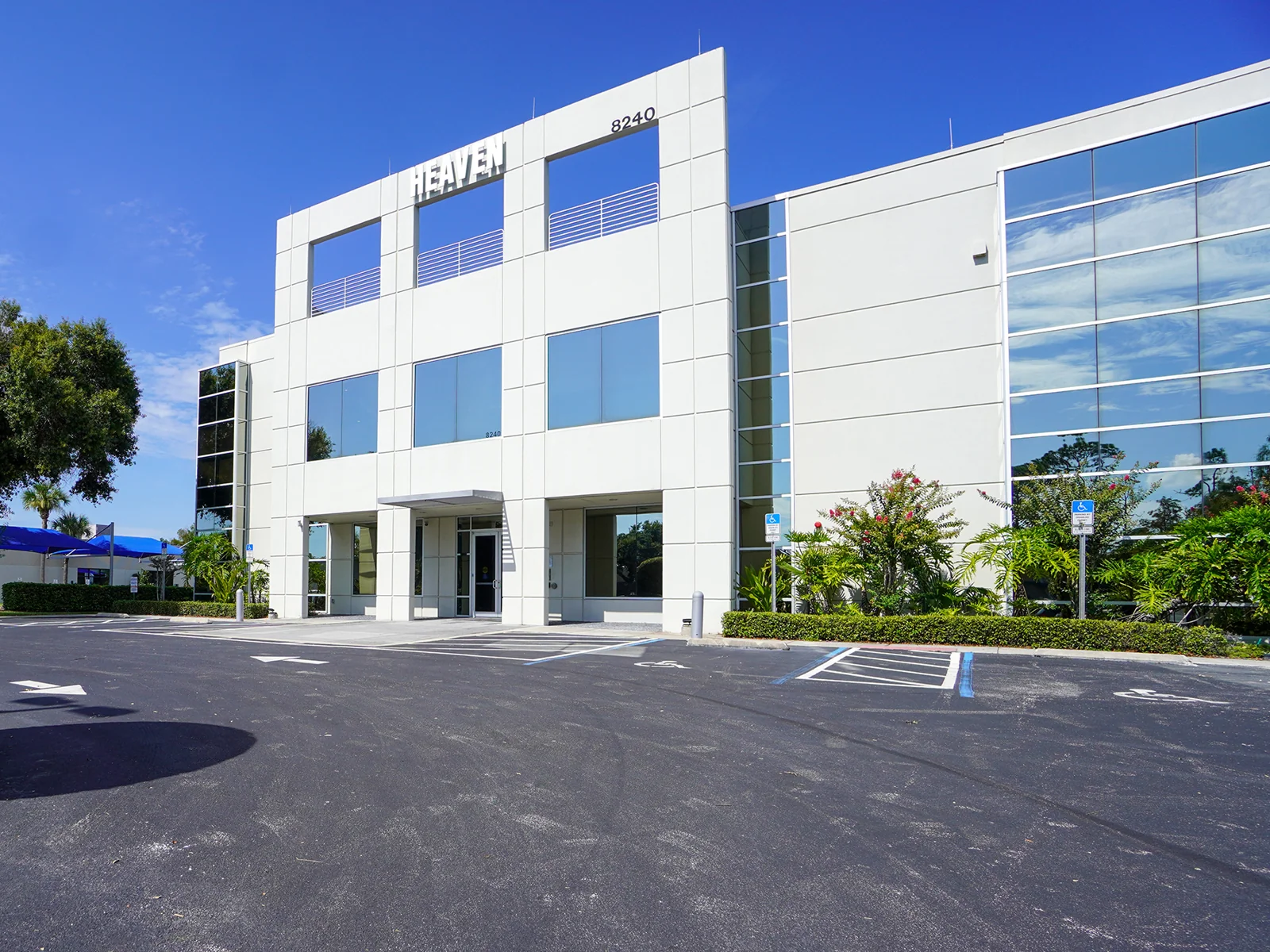Heaven II - Orlando Central Park | Suites 1 - 3 &… — Lease in Orlando, FL, photo 1 of 3