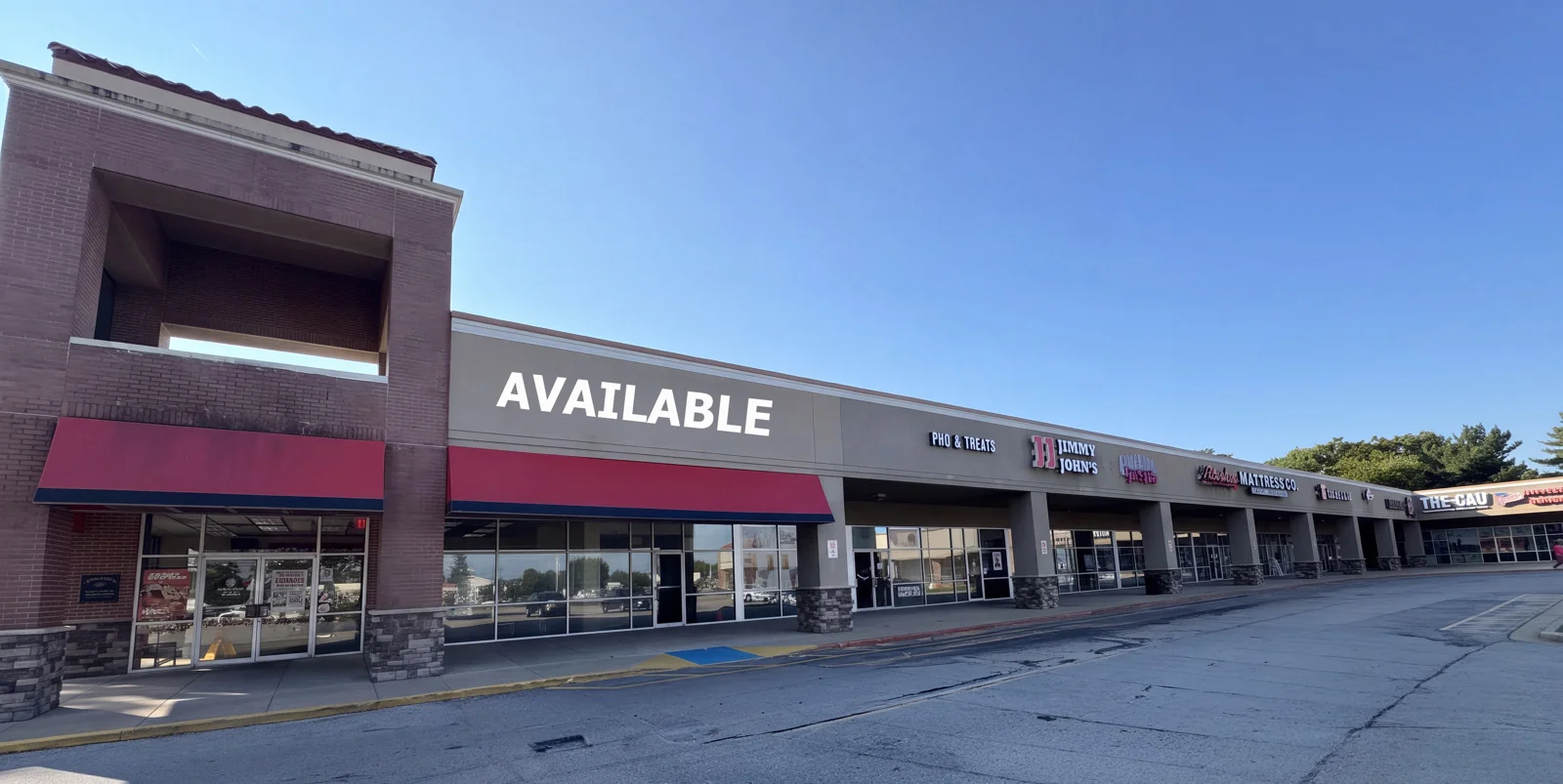 Stony Brook Retail — Lease in Louisville, KY, photo 1 of 4