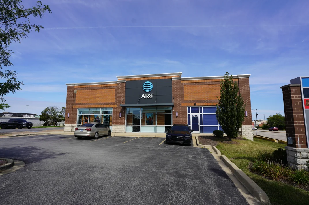 Retail in Orland Park, IL — Lease in Orland Park, IL, photo 1 of 2