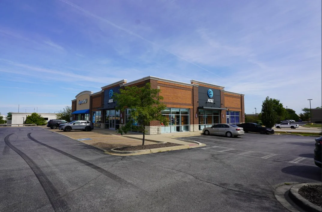 Retail in Orland Park, IL — Lease in Orland Park, IL, photo 2 of 2