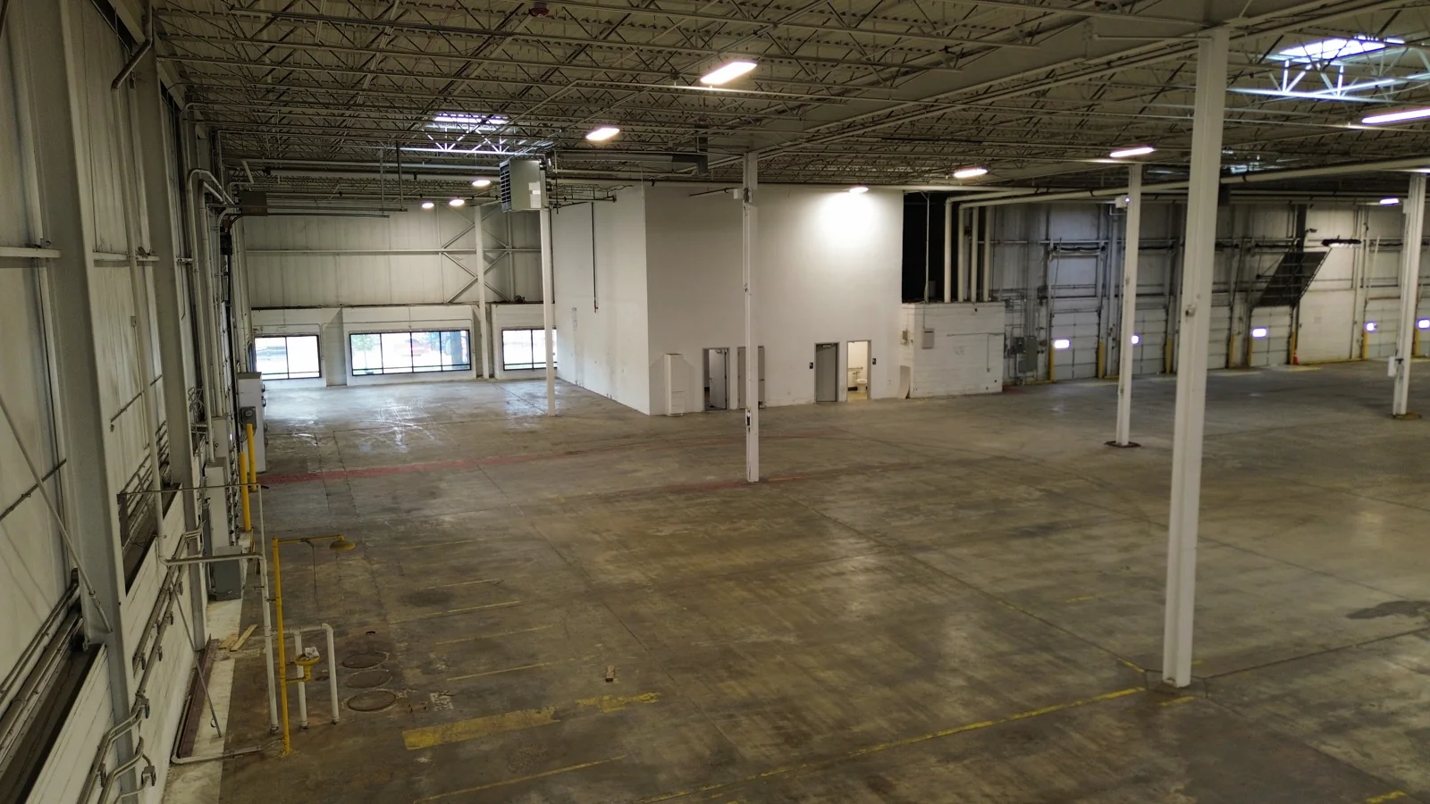 2440 Pratt Blvd — Lease in Elk Grove Village, IL, photo 4 of 8