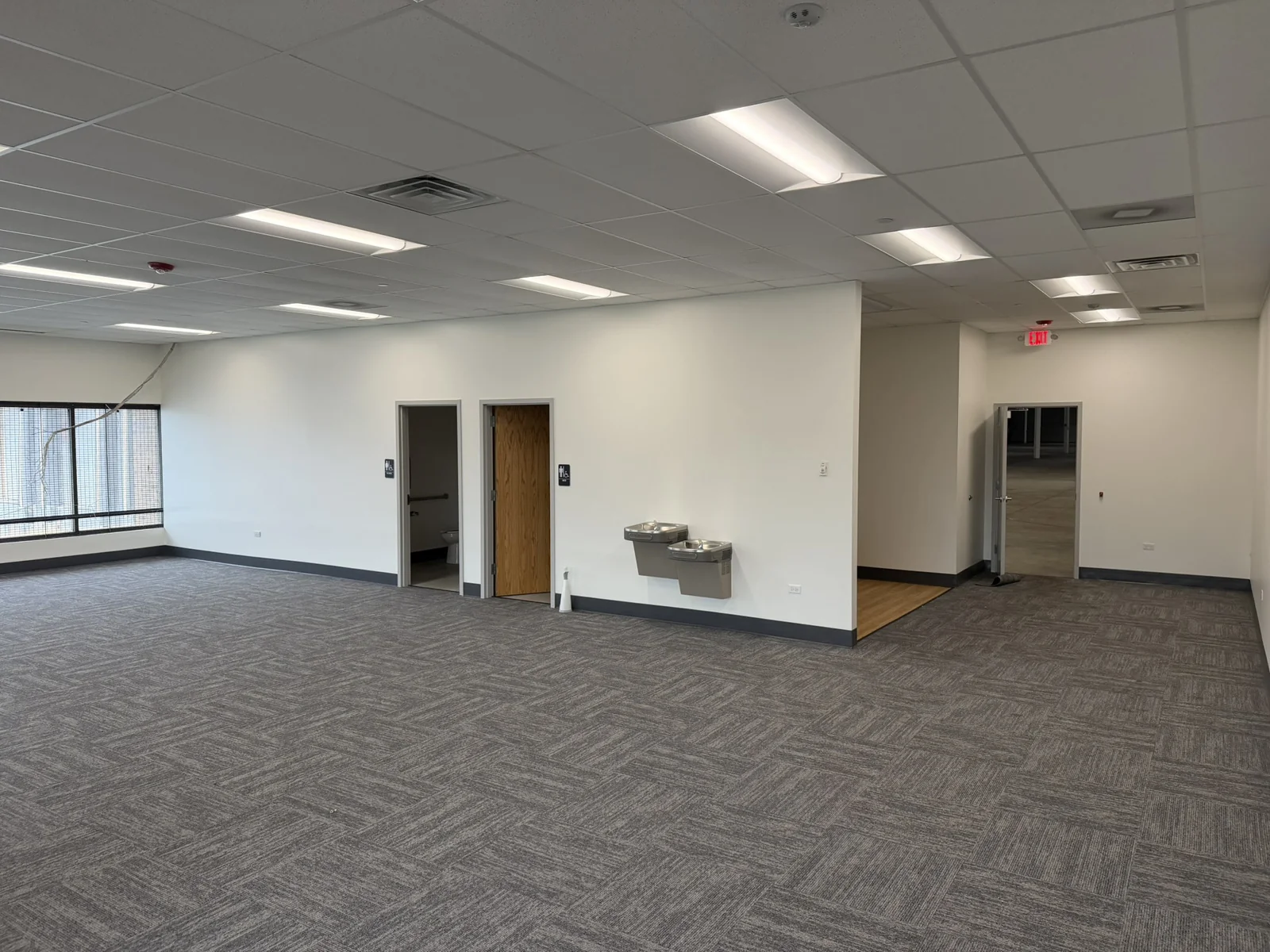 2440 Pratt Blvd — Lease in Elk Grove Village, IL, photo 6 of 8