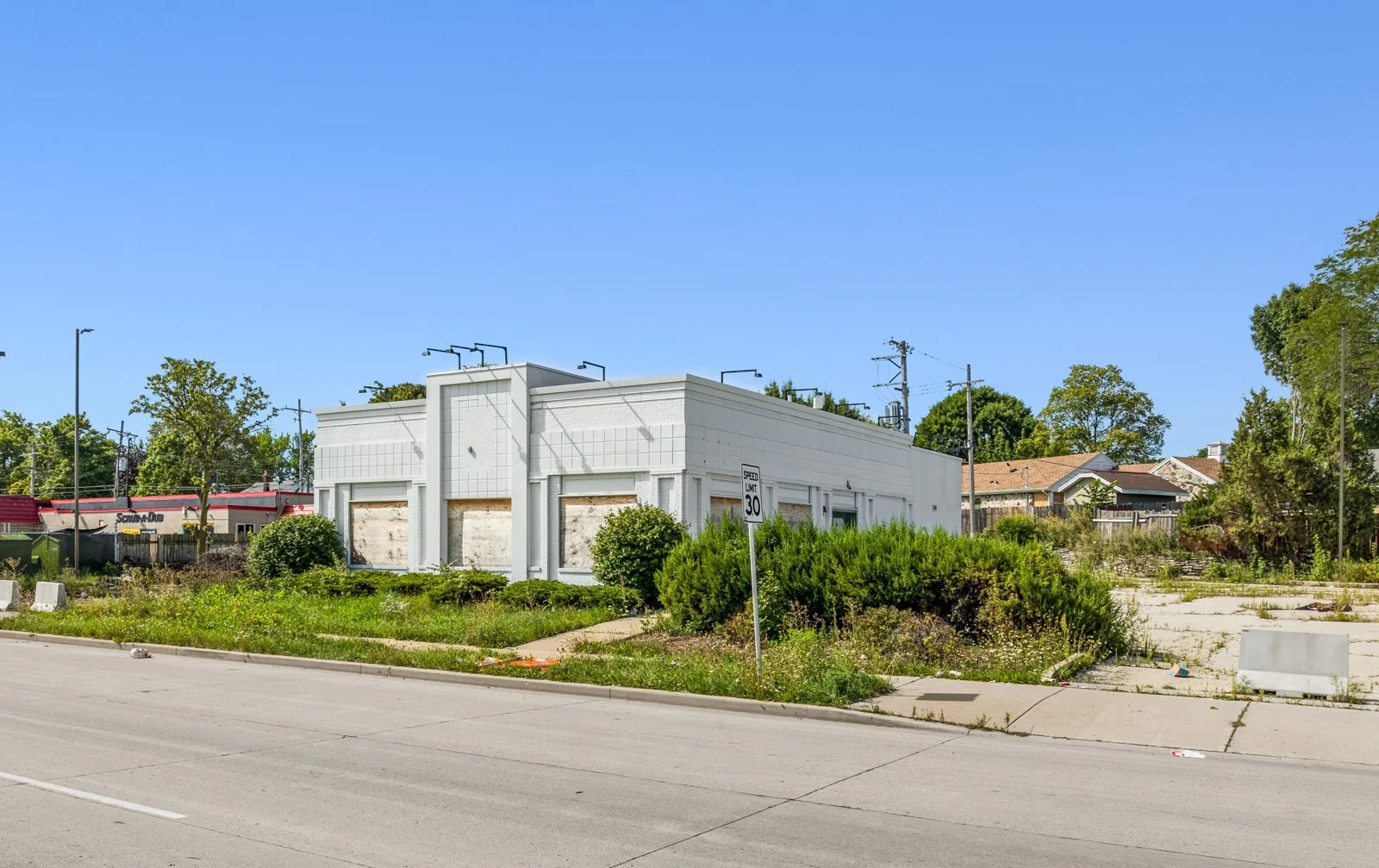 Former QSR — Sale in Milwaukee, WI, photo 1 of 3