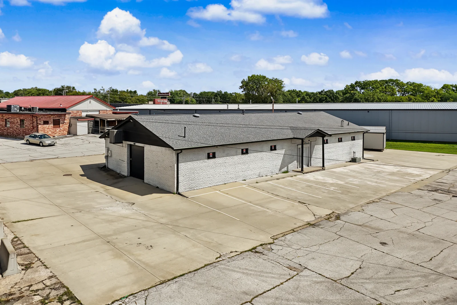 Industrial in Des Moines, IA — Sale in Des Moines, IA, photo 1 of 4