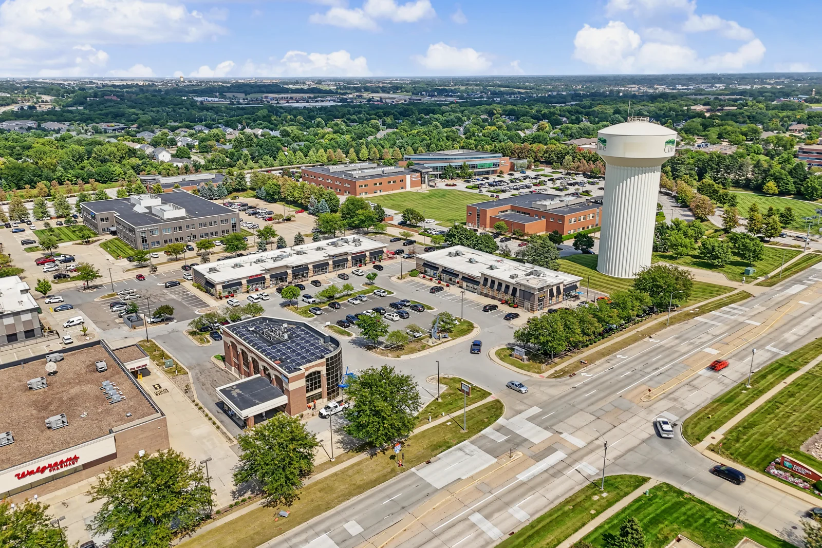 Country Club Marketplace — Lease in Clive, IA, photo 1 of 3