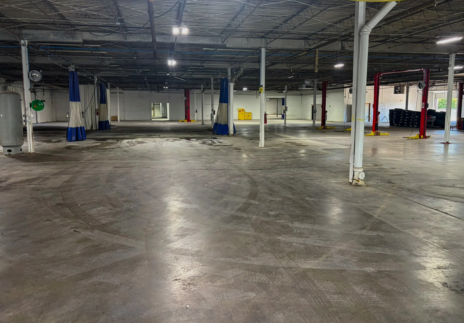 3141-3151 Fiberglass Rd — Lease in Kansas City, KS, photo 1 of 5