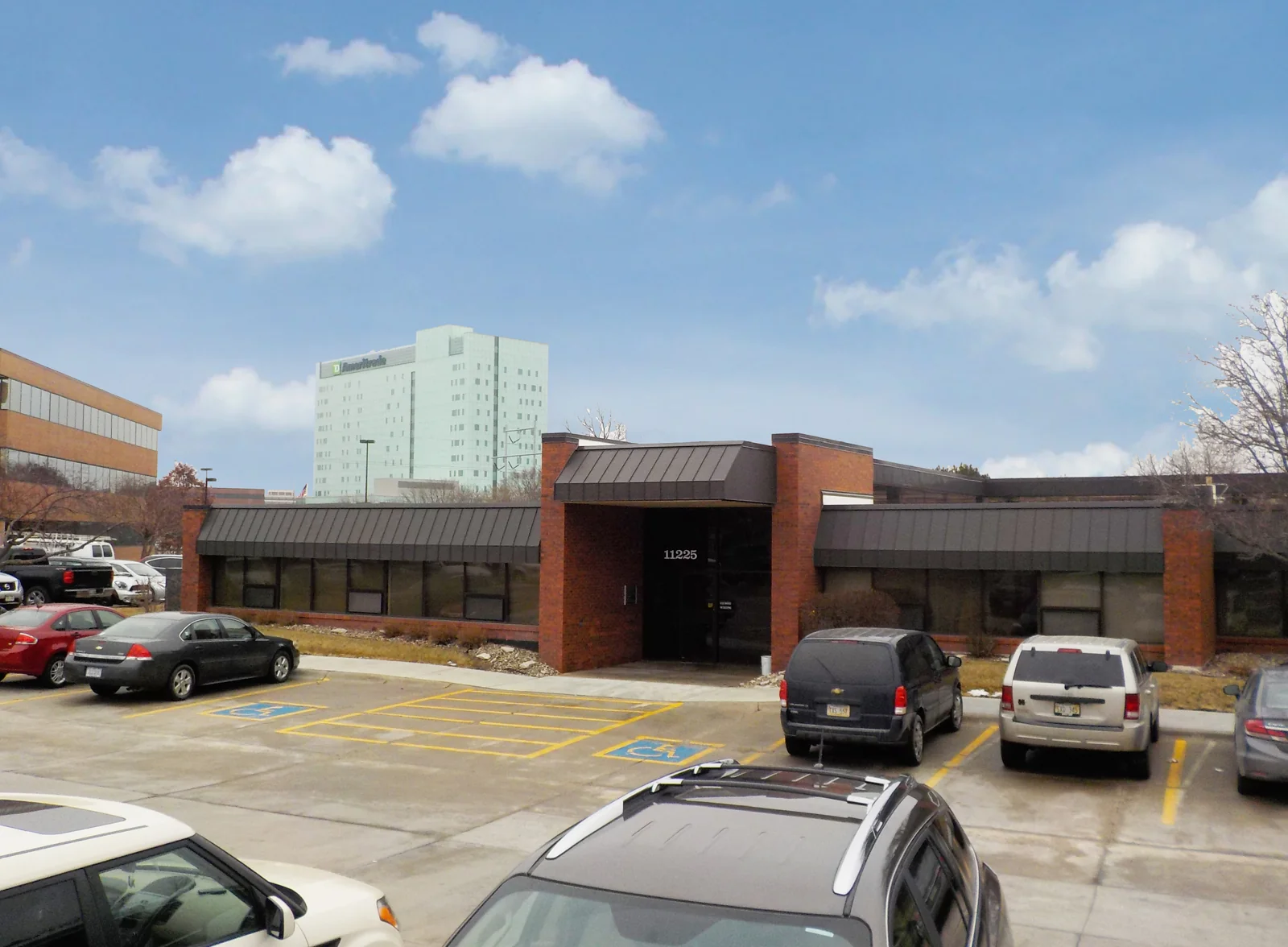 Davenport Atrium — Lease in Omaha, NE, photo 1 of 7