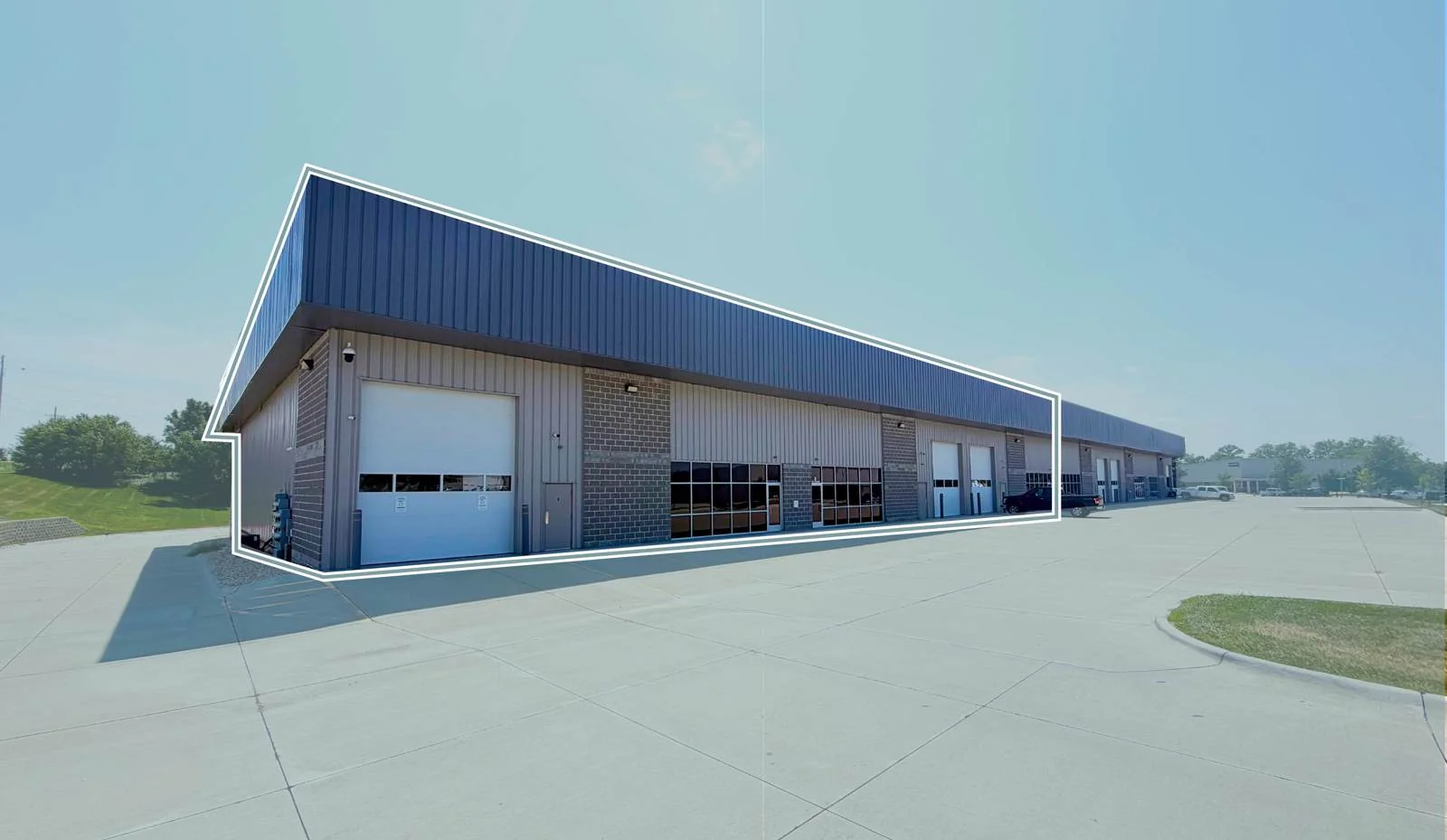 PORTAL PLAZA INDUSTRIAL SPACE — Lease in La Vista, NE, photo 1 of 8