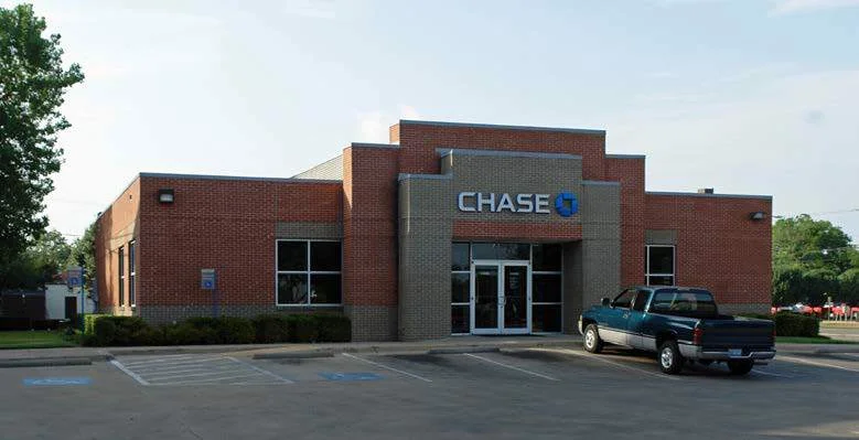 Retail in Dallas, TX — Sale in Dallas, TX, photo 1 of 2