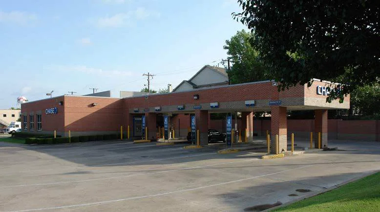 Retail in Dallas, TX — Sale in Dallas, TX, photo 2 of 2