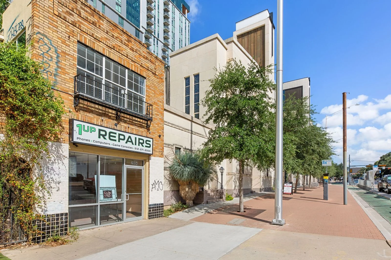 2004 Guadalupe — Lease in Austin, TX, photo 4 of 8