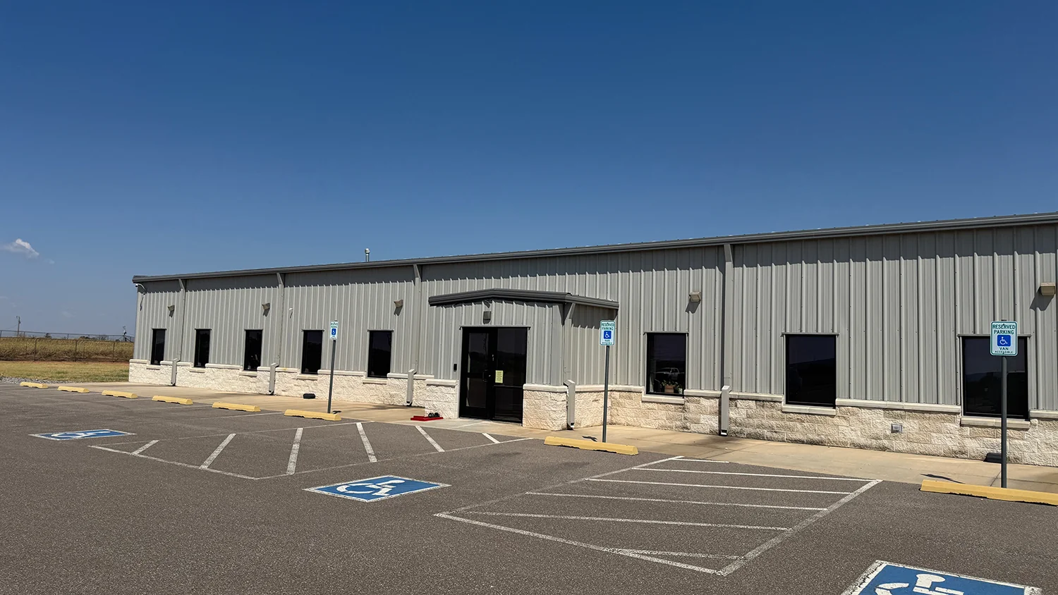 Office in Geary, OK — Lease in Geary, OK, photo 1 of 8