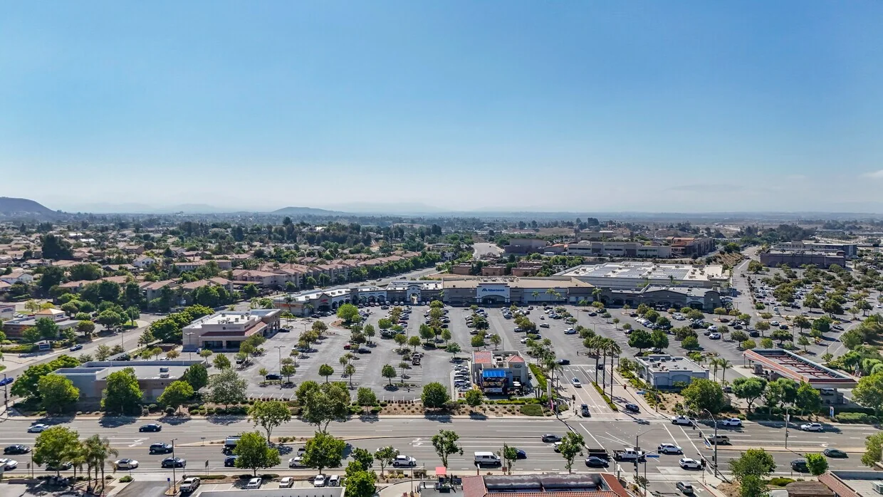 Retail in Murrieta, CA — Lease in Murrieta, CA, photo 7 of 8