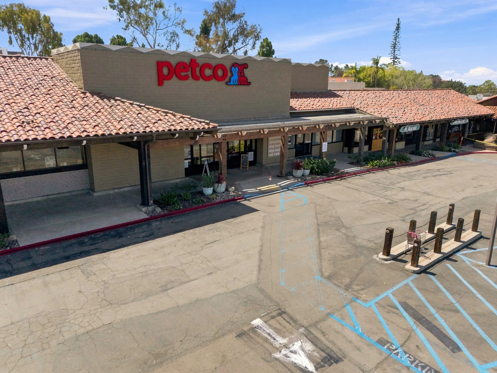 Encinitas Town & Country — Lease in Encinitas, CA, photo 5 of 8