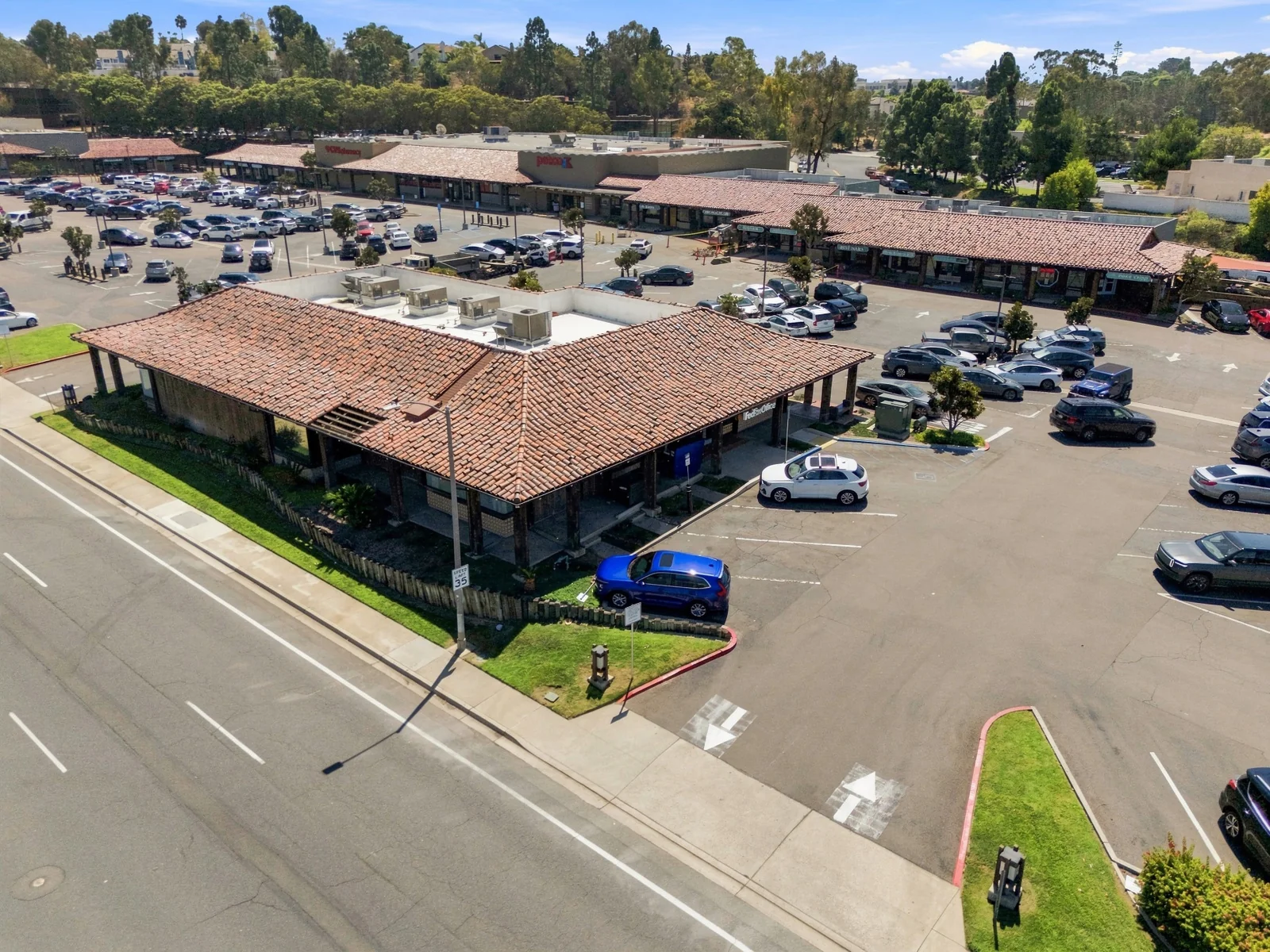 Encinitas Town & Country — Lease in Encinitas, CA, photo 6 of 8