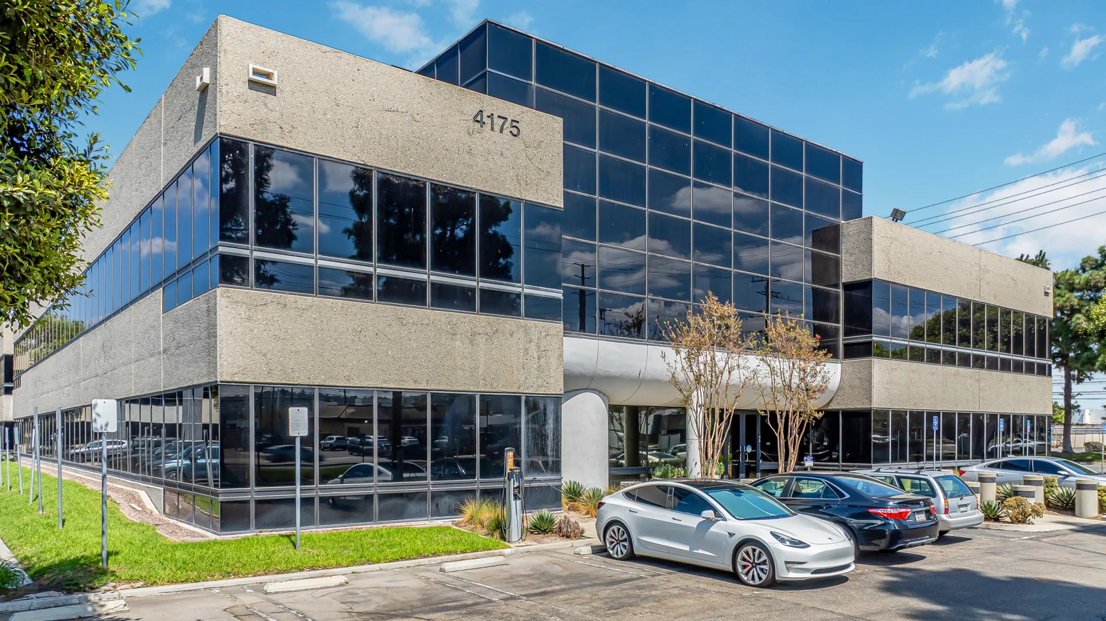 Office in Anaheim, CA — Sale in Anaheim, CA, photo 1 of 7