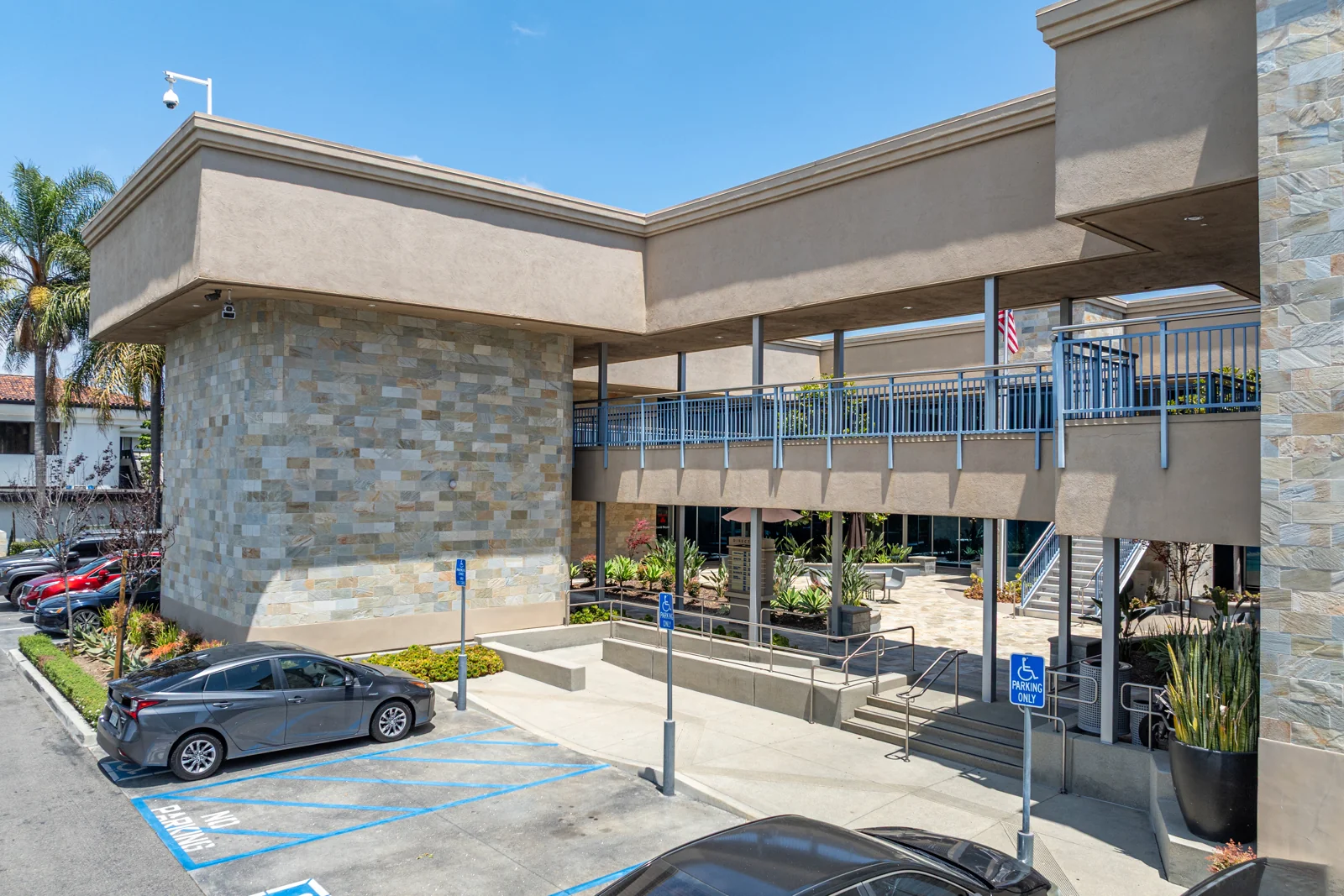 Office in Santa Ana, CA — Lease in Santa Ana, CA, photo 2 of 3