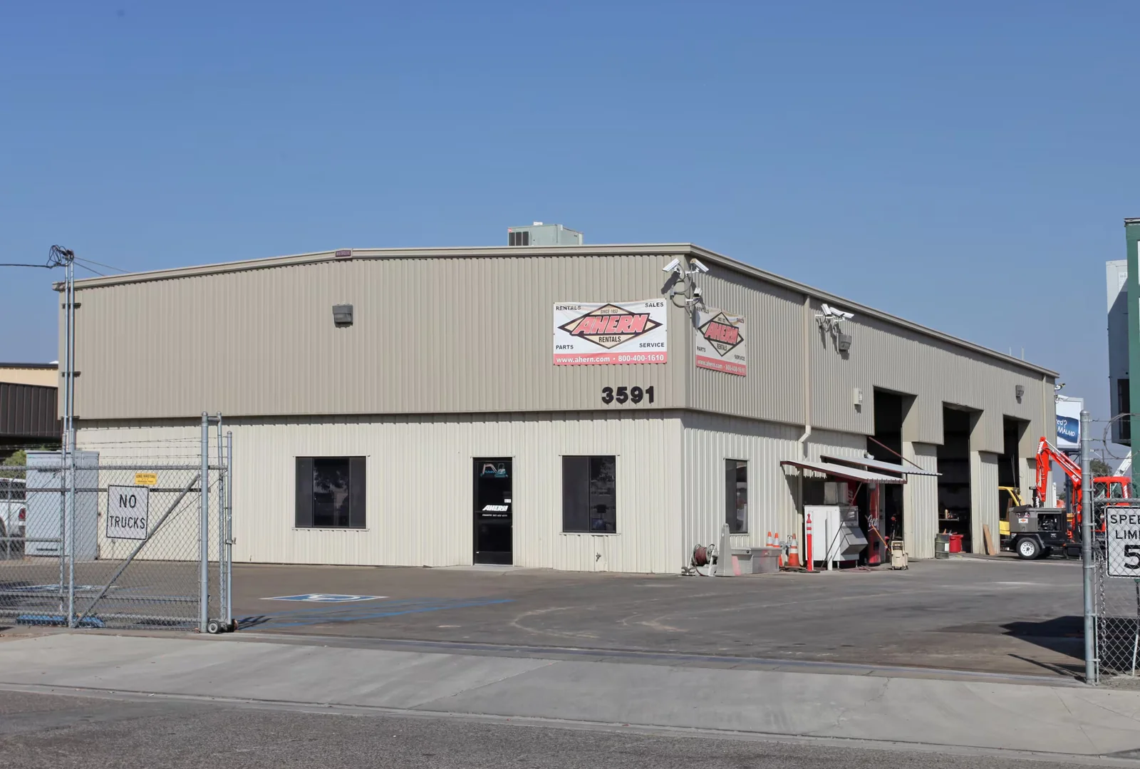 Industrial in Fresno, CA — Lease in Fresno, CA, photo 2 of 6