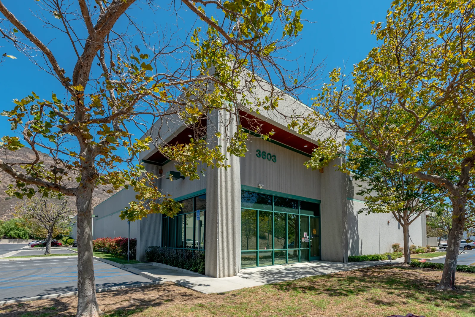 USA Business Park — Sale in Thousand Oaks, CA, photo 1 of 1