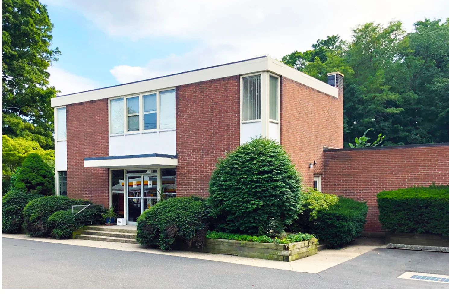 215 Danbury Road, Wilton, CT — Sale in Wilton, CT, photo 1 of 2