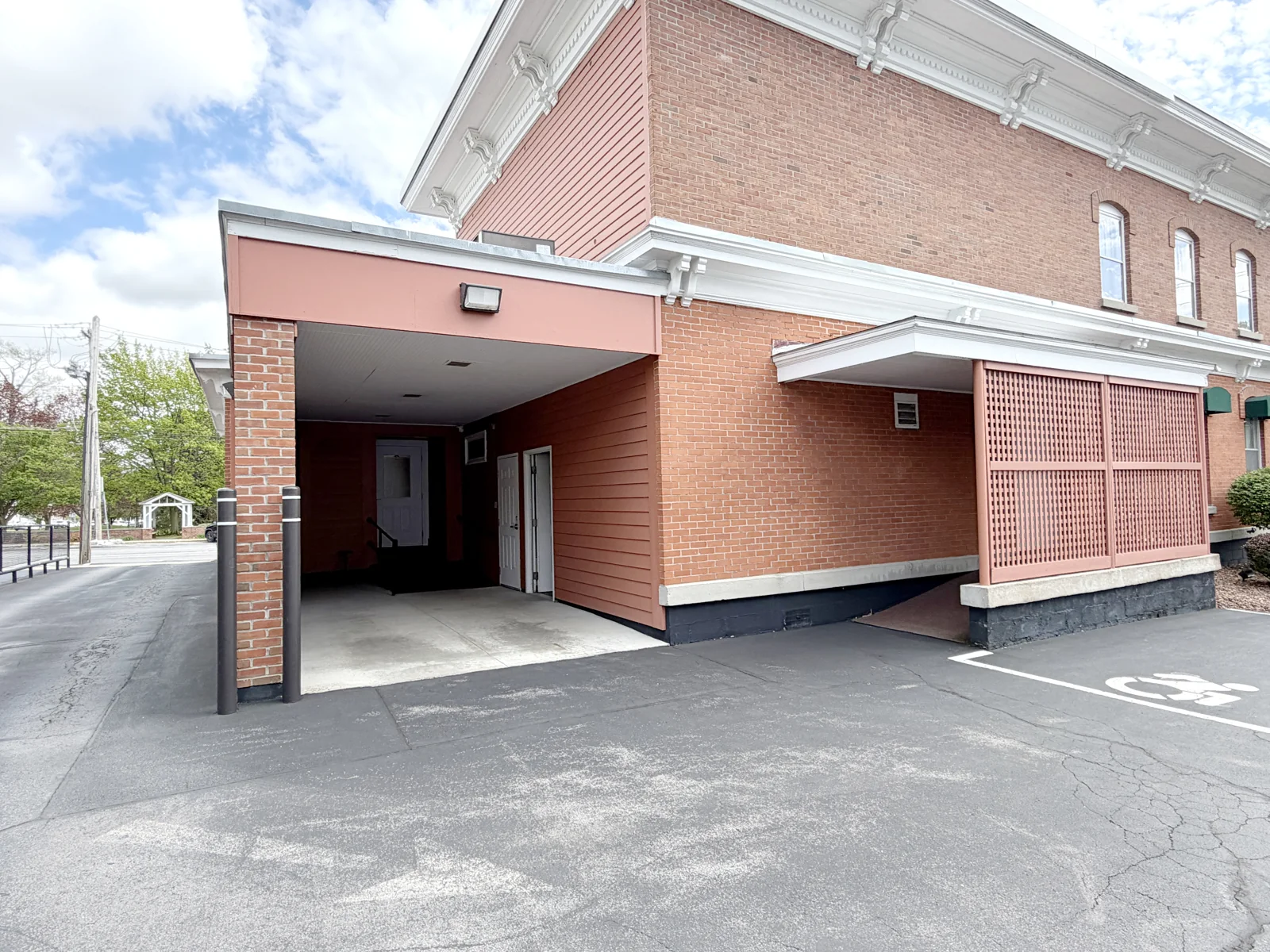 Maurer Funeral Home — Sale in Liverpool, NY, photo 4 of 8