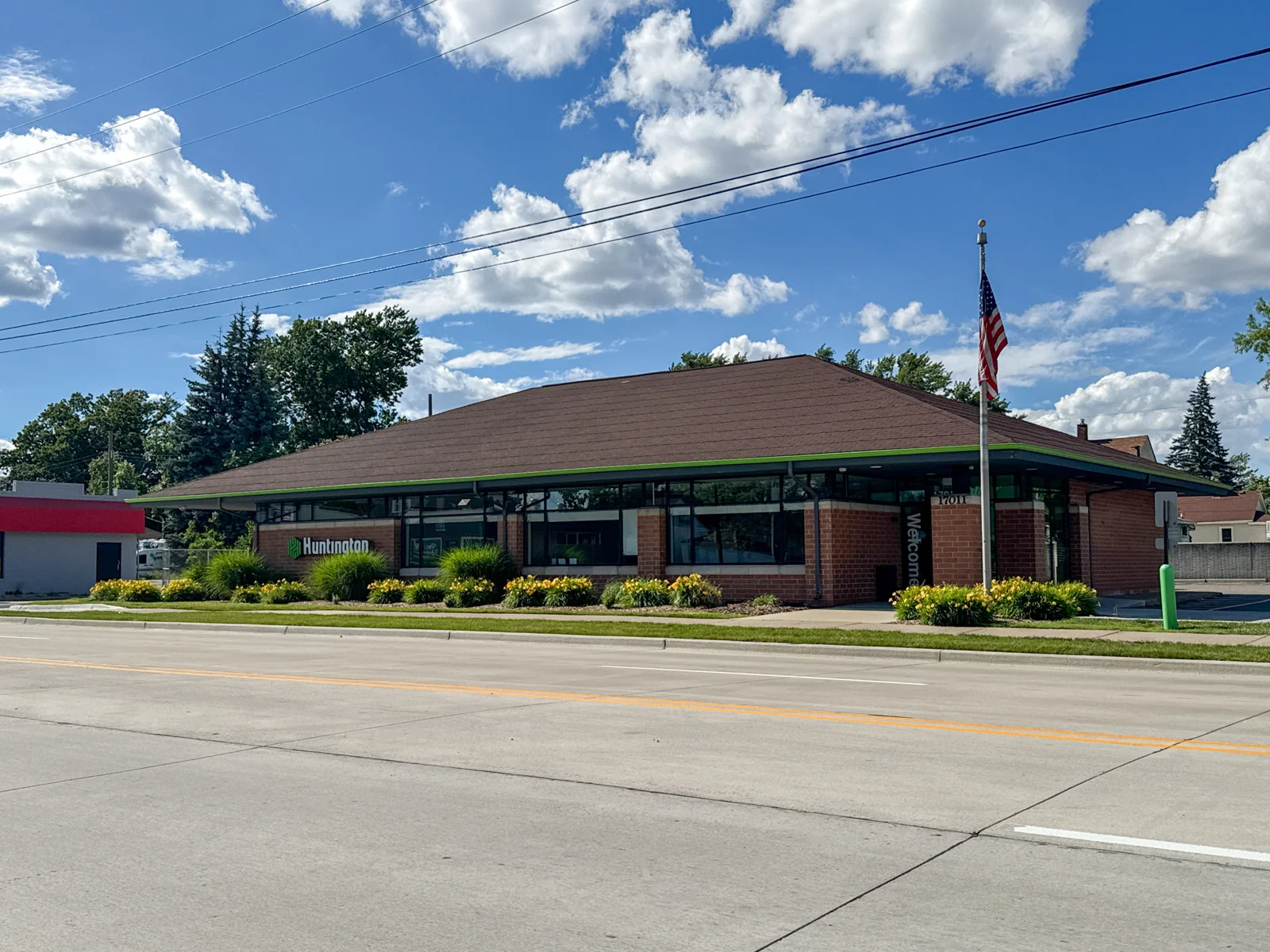 Retail in Eastpointe, MI — Sale in Eastpointe, MI, photo 1 of 2
