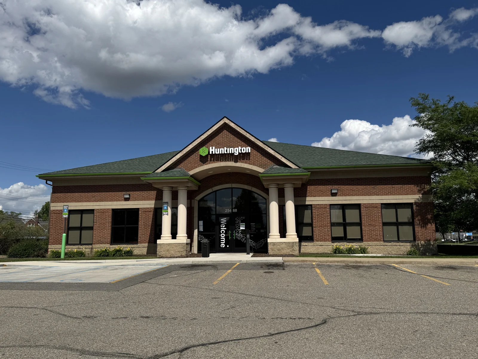 Retail in Dearborn Heights, MI — Sale in Dearborn Heights, MI, photo 1 of 3