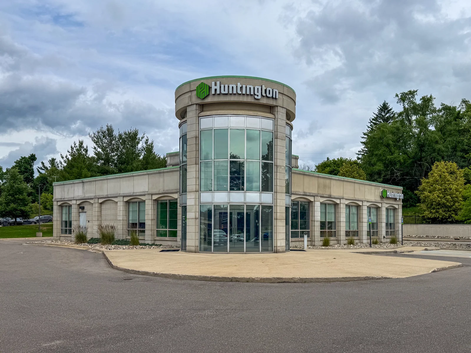 Retail in Lake Orion, MI — Sale in Lake Orion, MI, photo 1 of 2