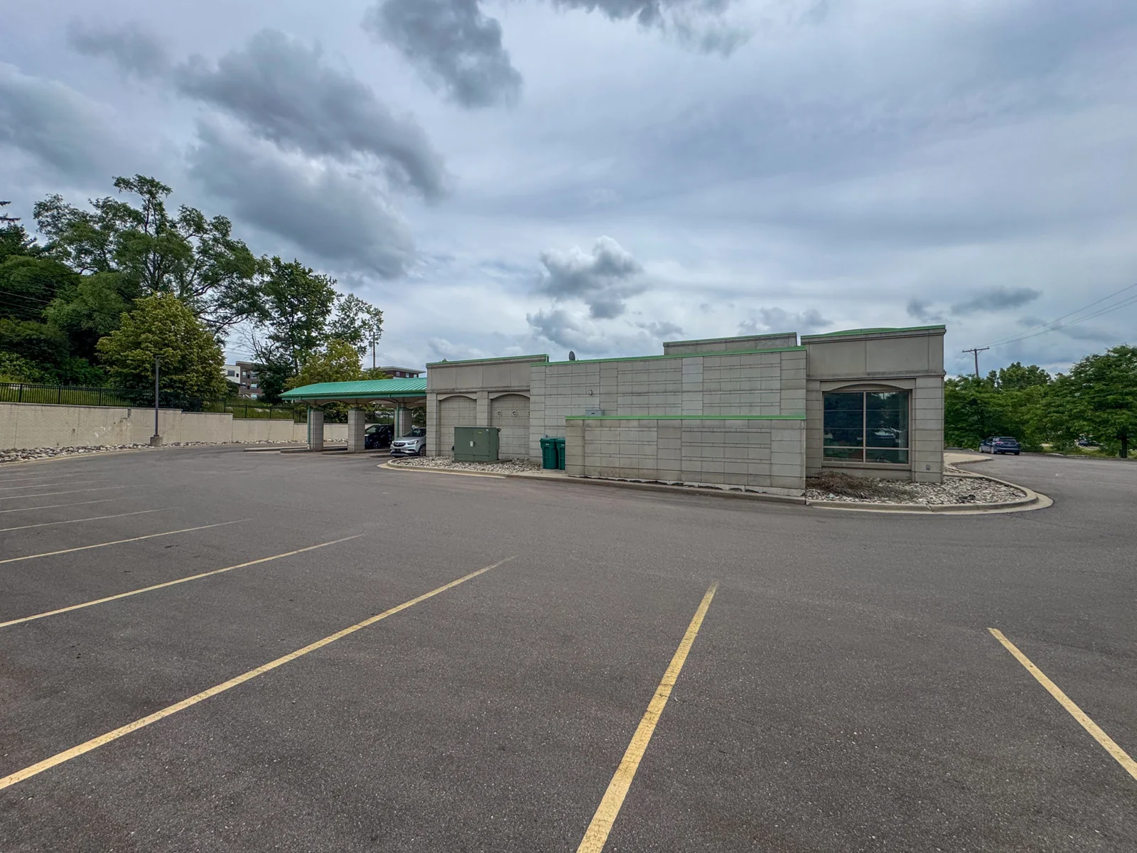 Retail in Lake Orion, MI — Sale in Lake Orion, MI, photo 2 of 2