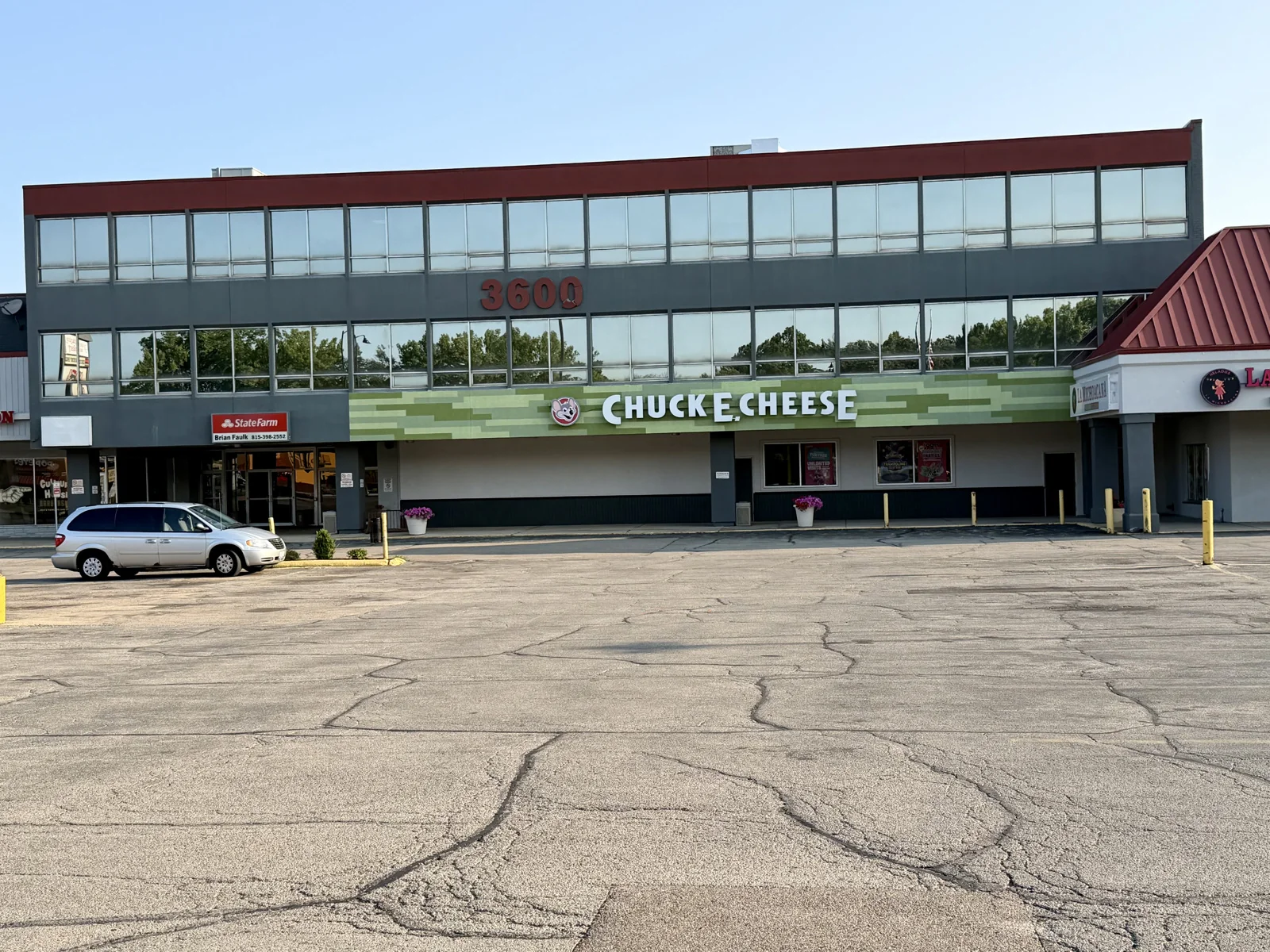 Fairview Shopping Center — Sale in Rockford, IL, photo 5 of 8