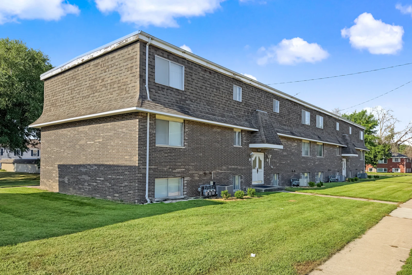 De Ville Apartments — Sale in Mason City, IA, photo 3 of 3
