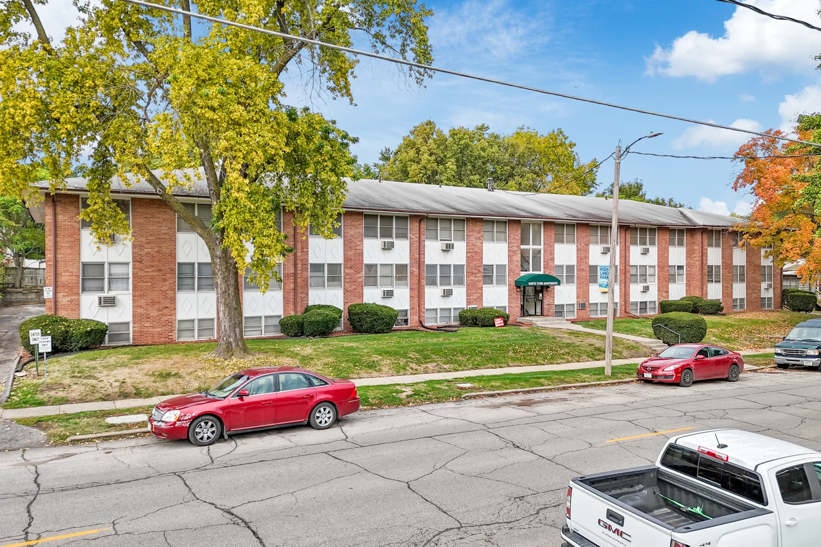 Northtown Apartments — Sale in Des Moines, IA, photo 1 of 8