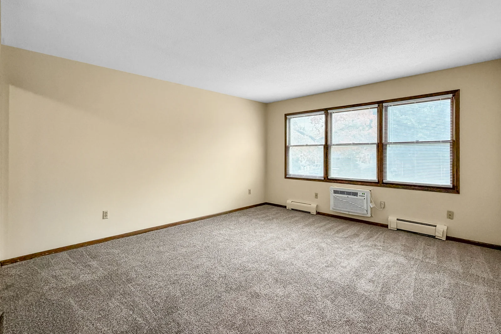 Northtown Apartments — Sale in Des Moines, IA, photo 3 of 8
