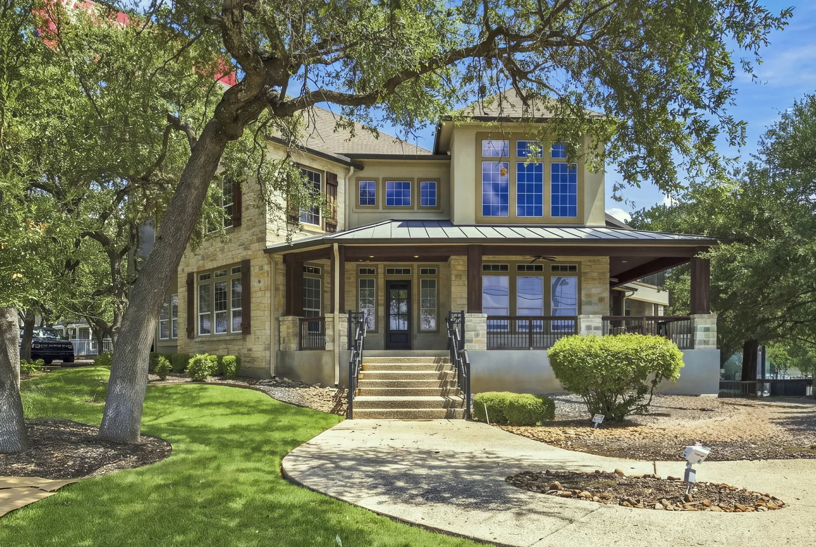 16914 San Pedro Ave — Sale in San Antonio, TX, photo 1 of 8