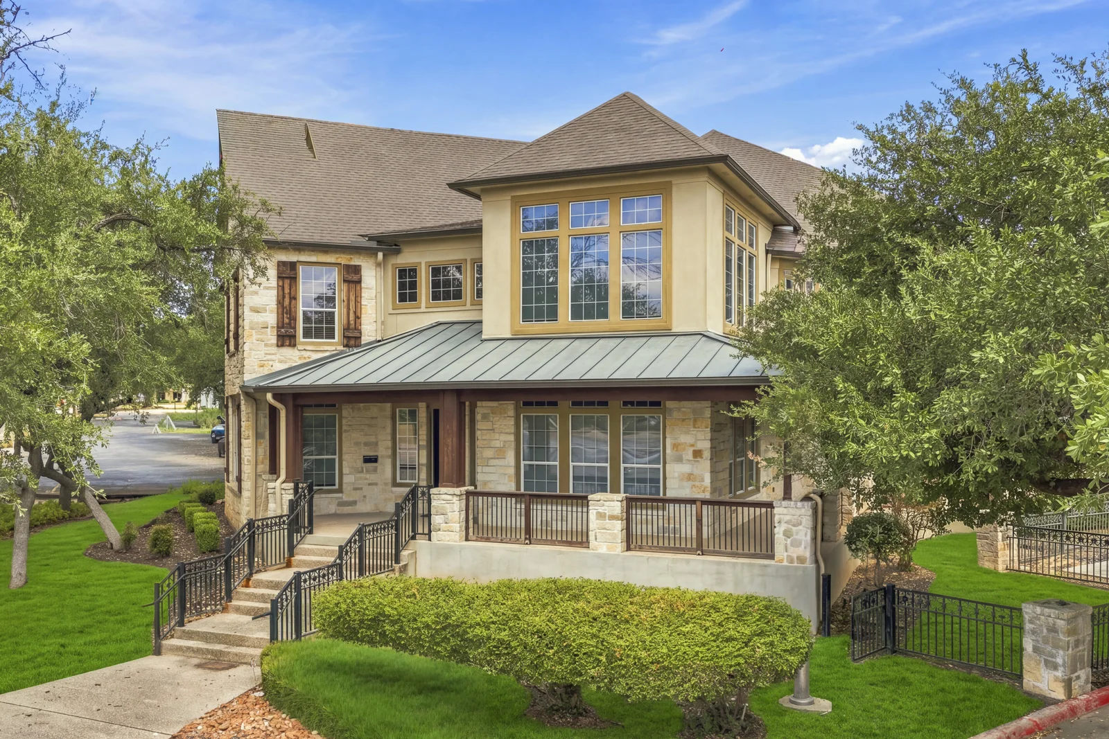 16914 San Pedro Ave — Sale in San Antonio, TX, photo 2 of 8