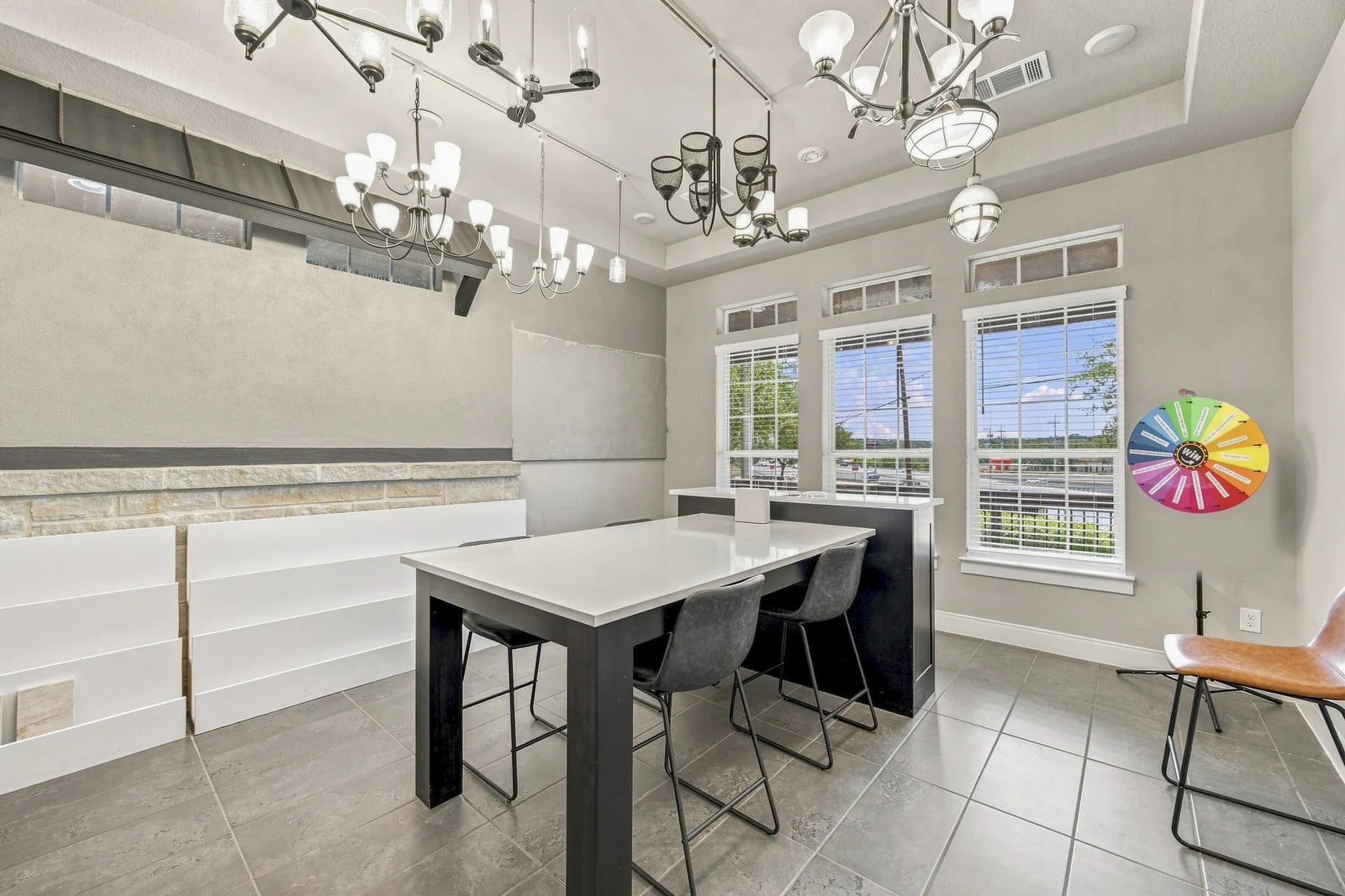 16914 San Pedro Ave — Sale in San Antonio, TX, photo 6 of 8