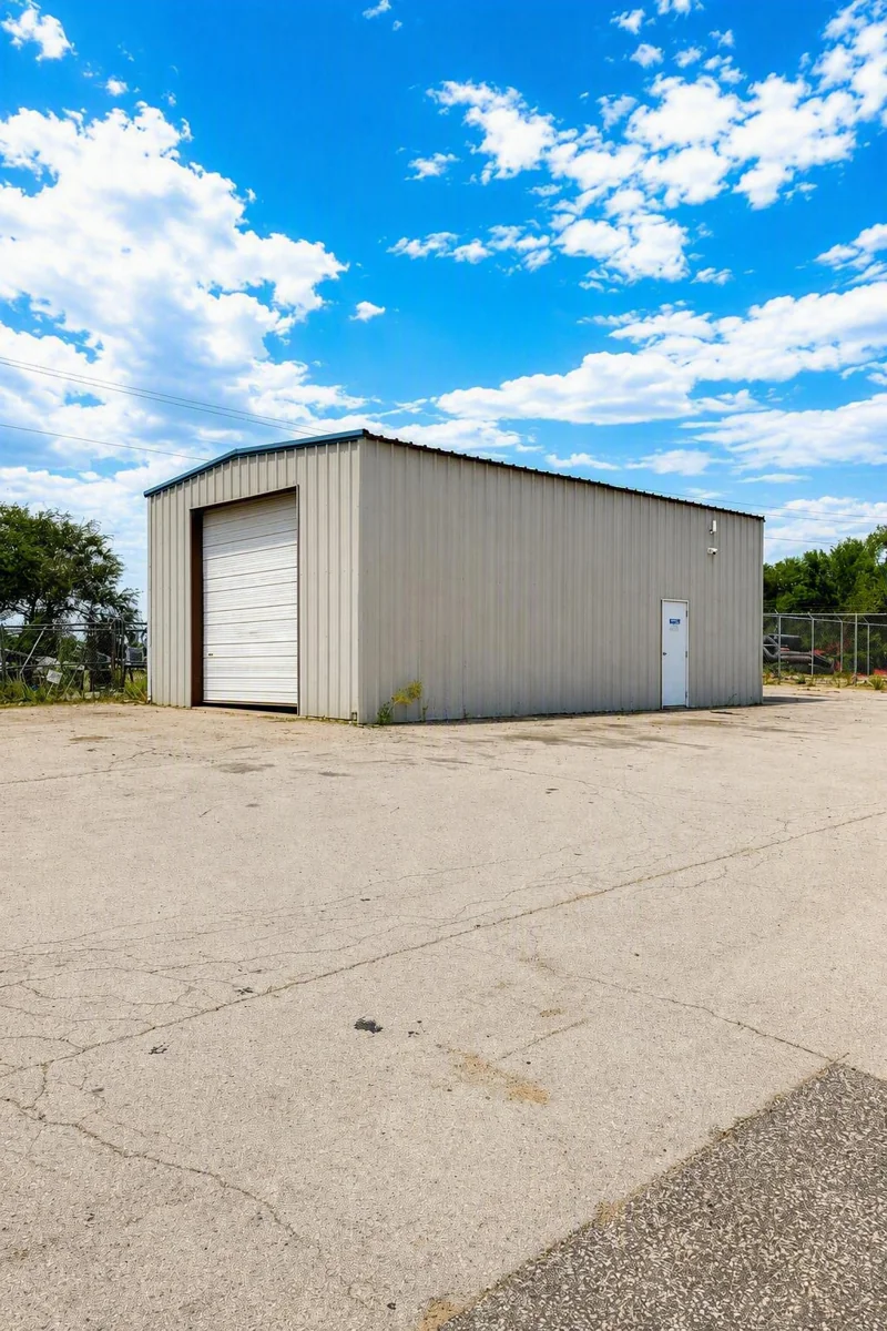 Former United Rentals Showroom — Sale in Odessa, TX, photo 3 of 3