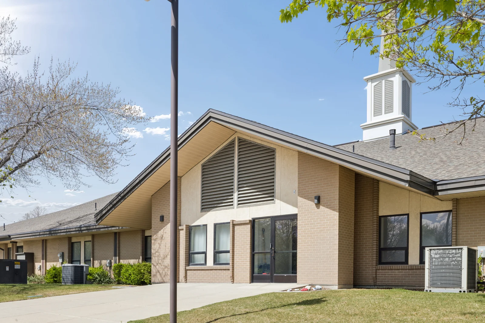 5422 S Sarah Jane Dr — Sale in Kearns, UT, photo 2 of 5