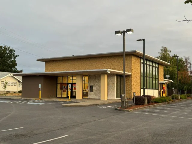 Former Bank Building — Sale in Tacoma, WA, photo 1 of 3