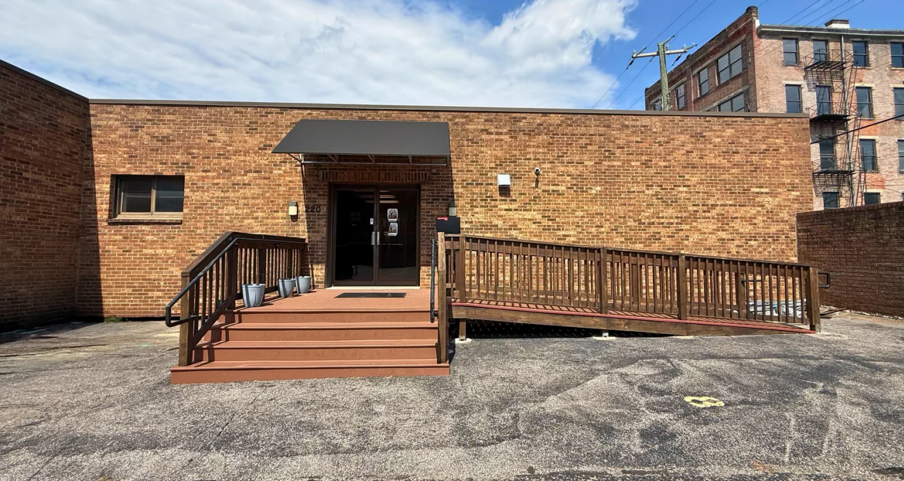 220 Findlay St — Lease in Cincinnati, OH, photo 1 of 4