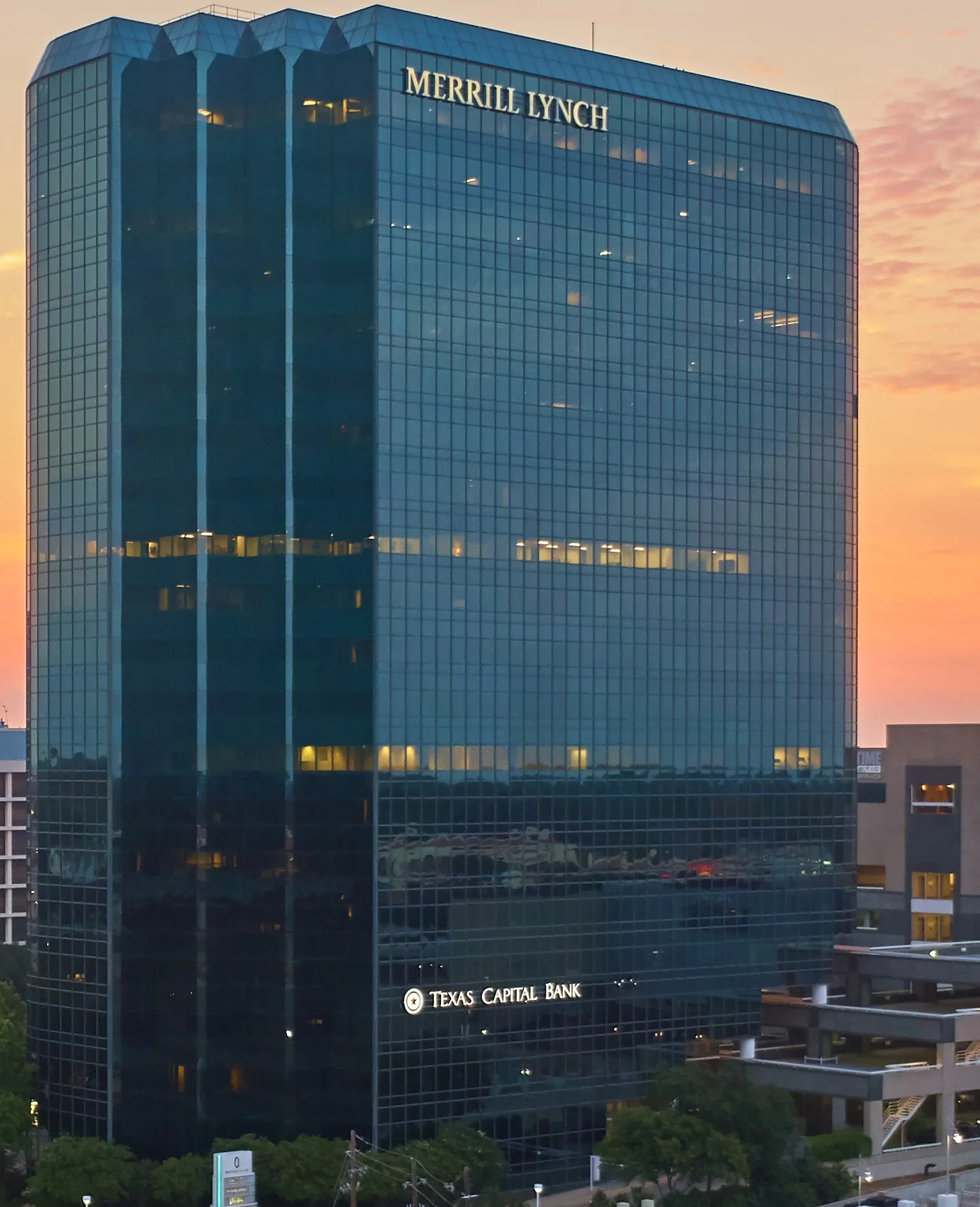 Premier Place — Lease in Dallas, TX, photo 2 of 8