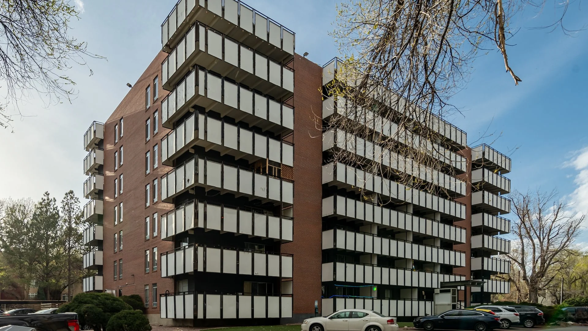 Luxe Tower — Sale in Colorado Springs, CO, photo 3 of 7