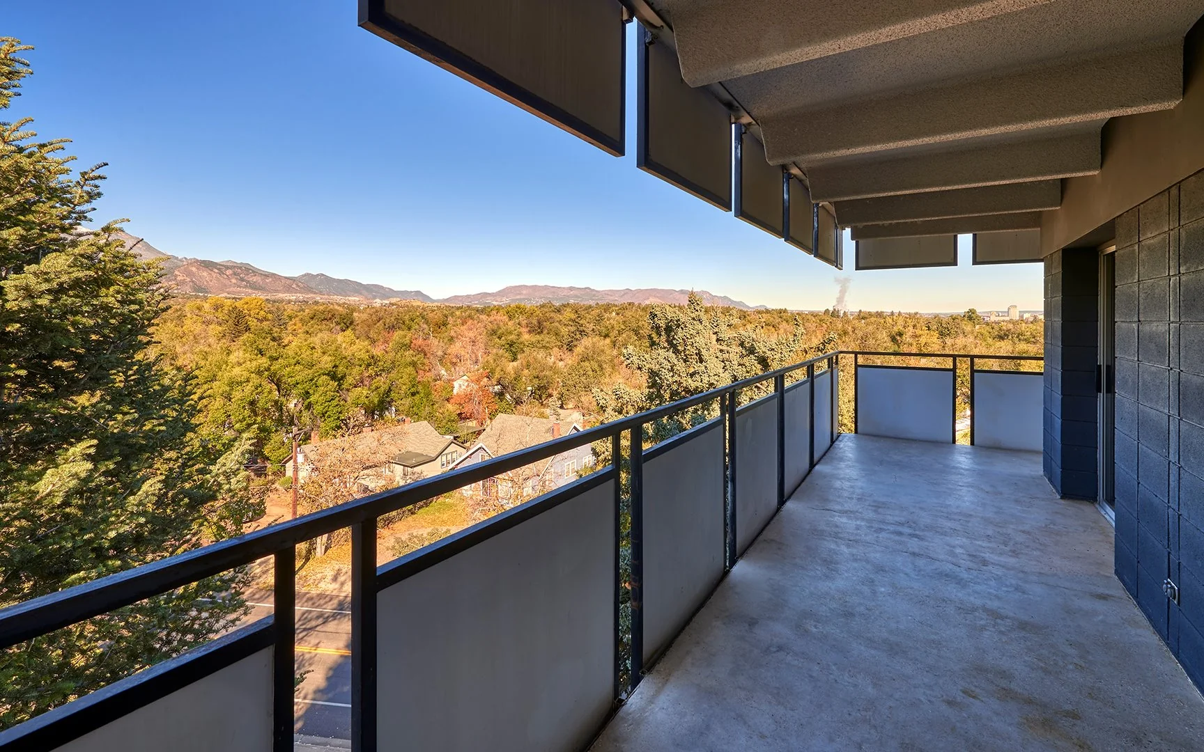 Luxe Tower — Sale in Colorado Springs, CO, photo 4 of 7