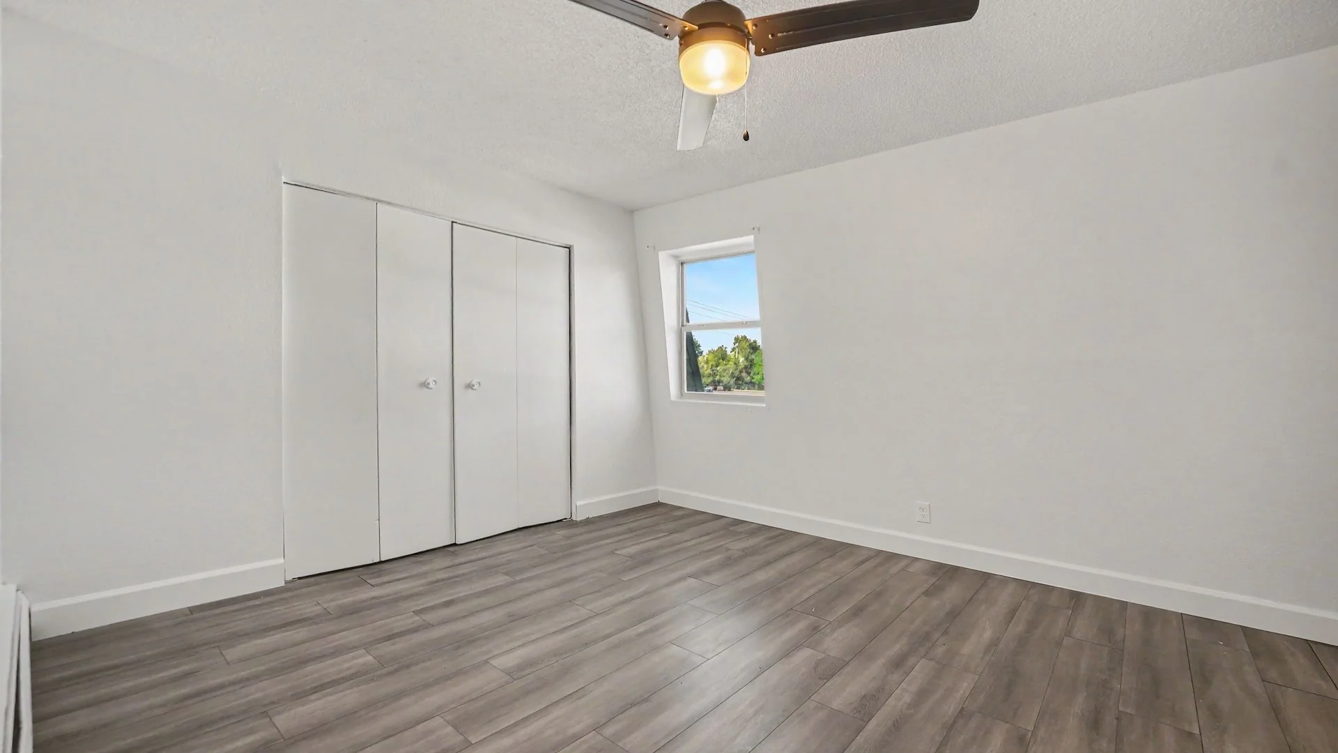 Squire & Duchess — Sale in Edgewater, CO, photo 4 of 4