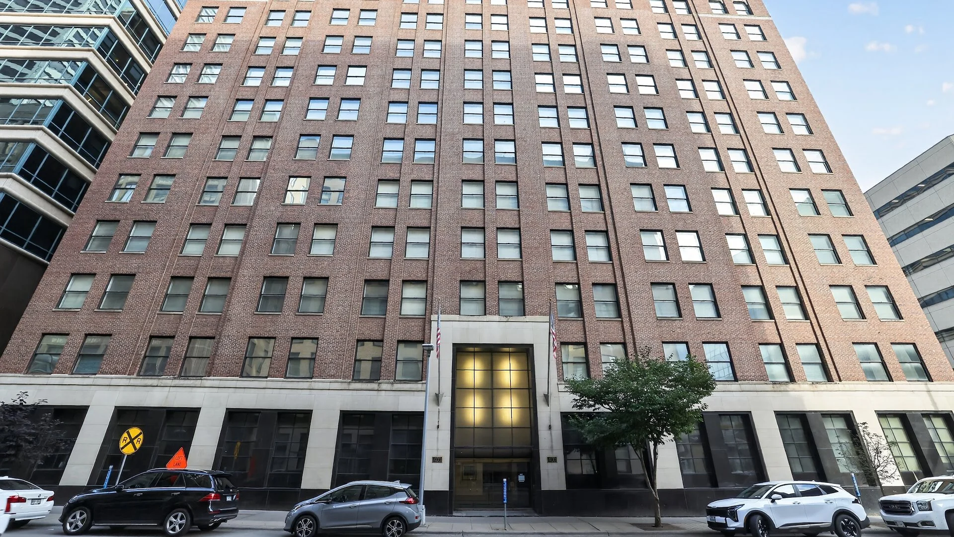 Auction - Lender Sale / Downtown High Rise — Sale in Minneapolis, MN, photo 1 of 5