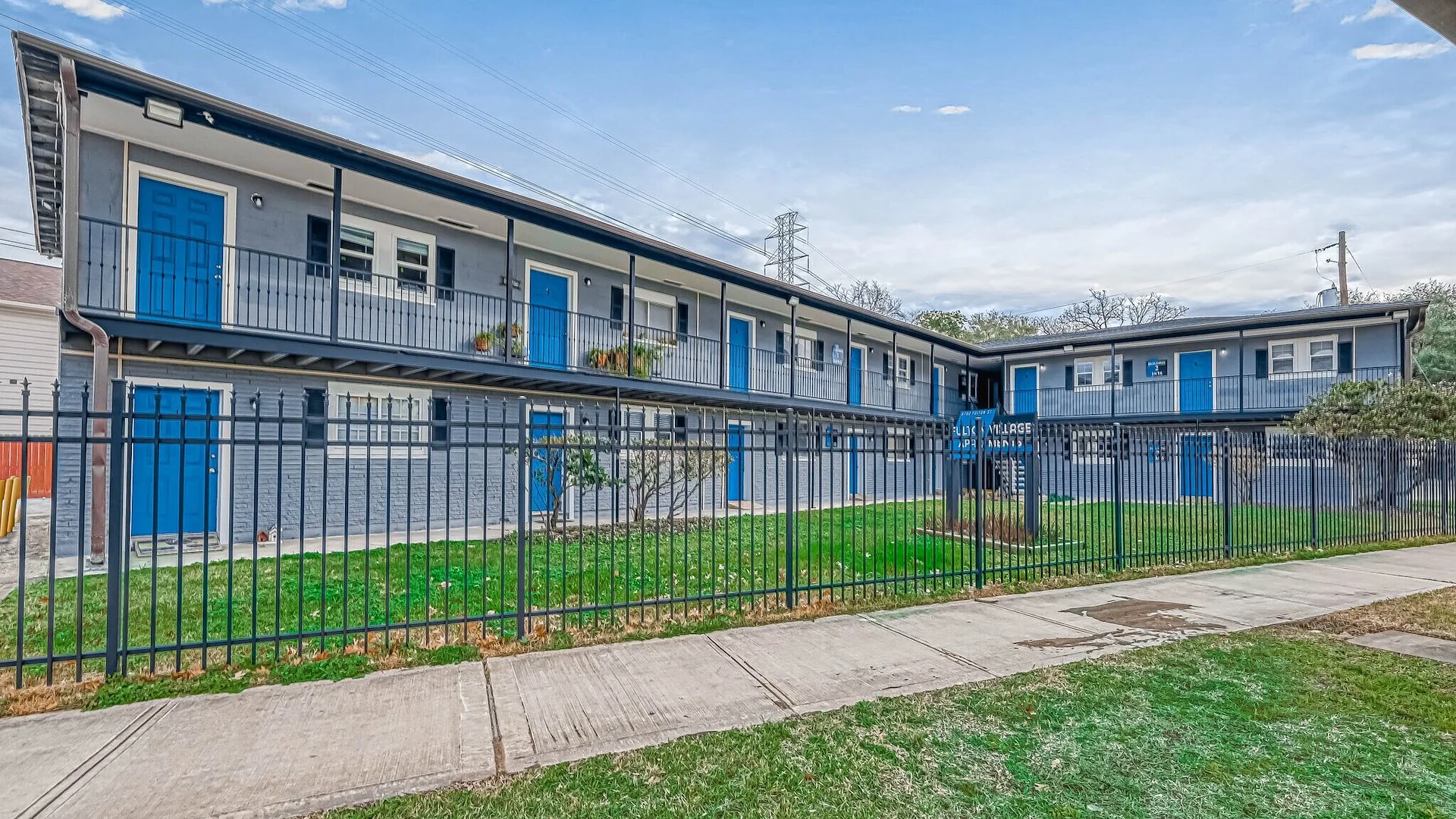 Fulton Village Apartments — Sale in Houston, TX, photo 1 of 5