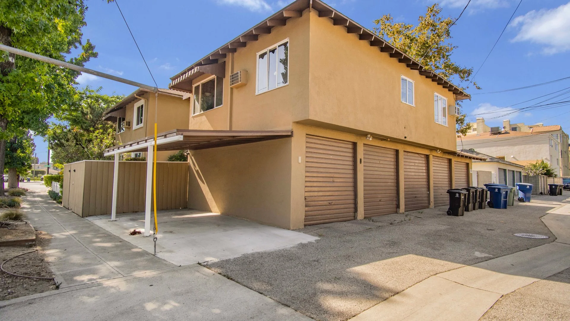 300 N Screenland Dr — Sale in Burbank, CA, photo 2 of 2